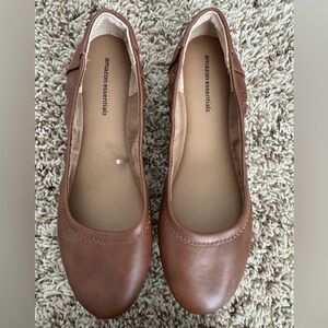 Amazon Essentials Women's Tan Slip-On Ballet Flats